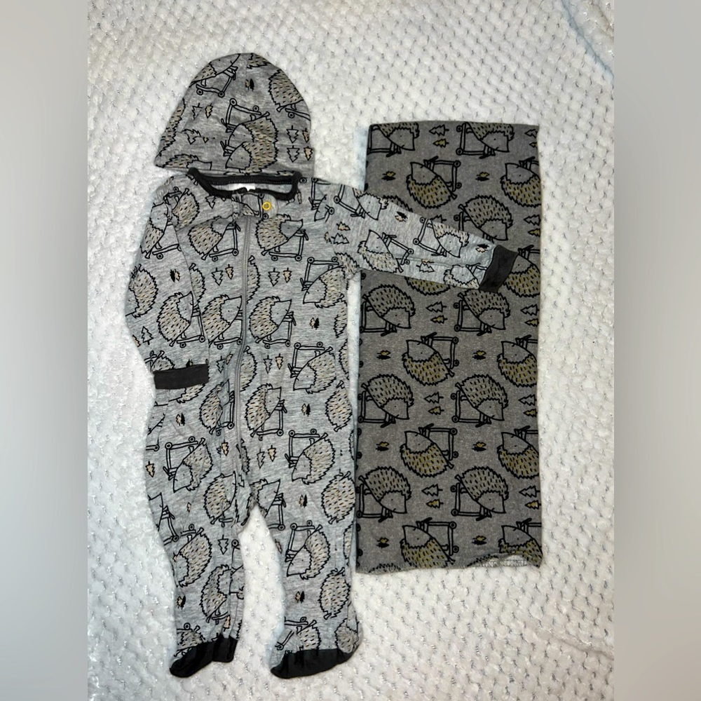 Gerber 0-3 month baby hedgehog outfit and receiving blanket